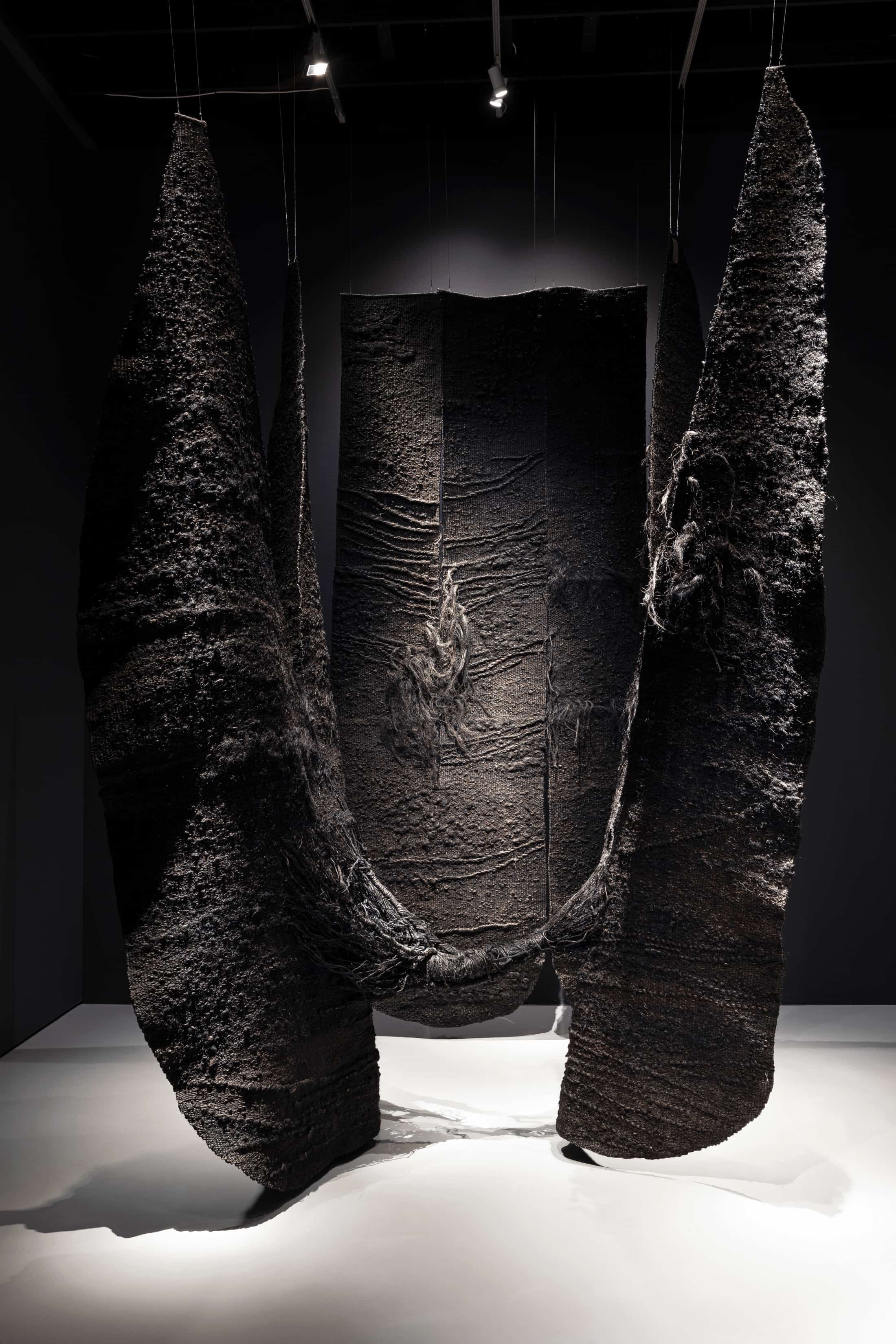 Afbeelding van Magdalena Abakanowicz kunstwerk Backs, 1976-1980.